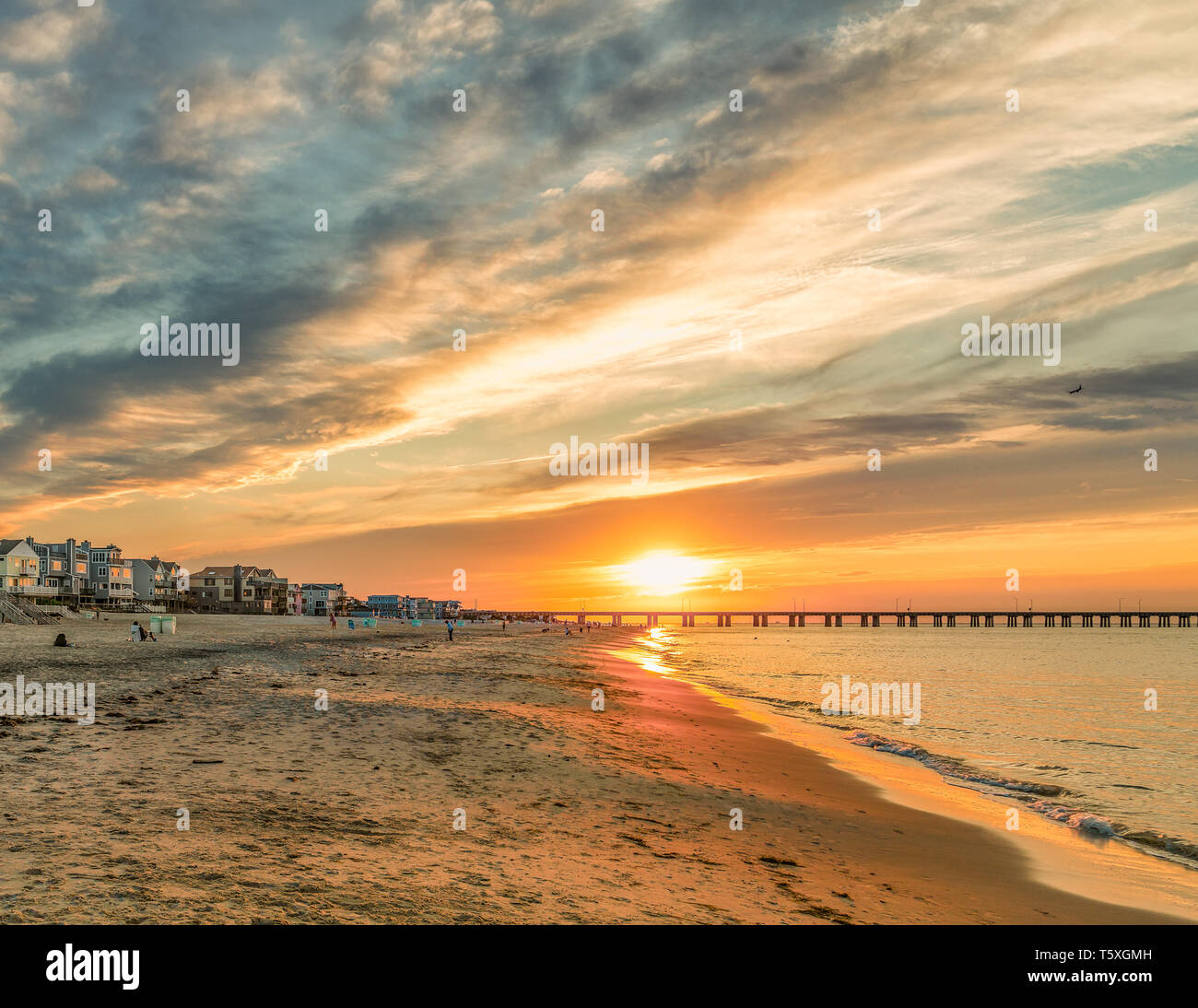 Tramonto sulla baia di Chesapeake in Virginia Beach, Va. Foto Stock