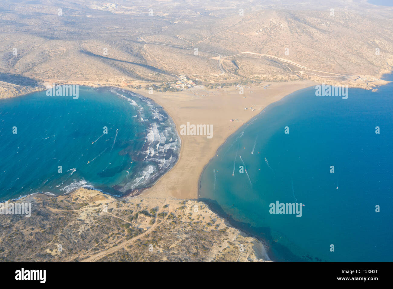 La Grecia, Rodi, Prassonissi Pensinsula, un luogo popolare per gli sport acquatici a a causa delle elevate correnti di vento Foto Stock