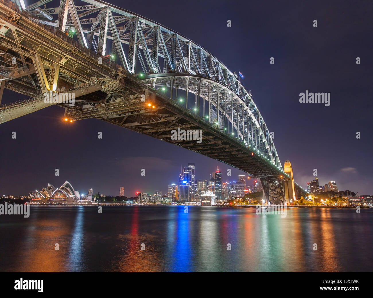 Sydney Harbour Bridge e Opera house dal North Shore, Australia Foto Stock