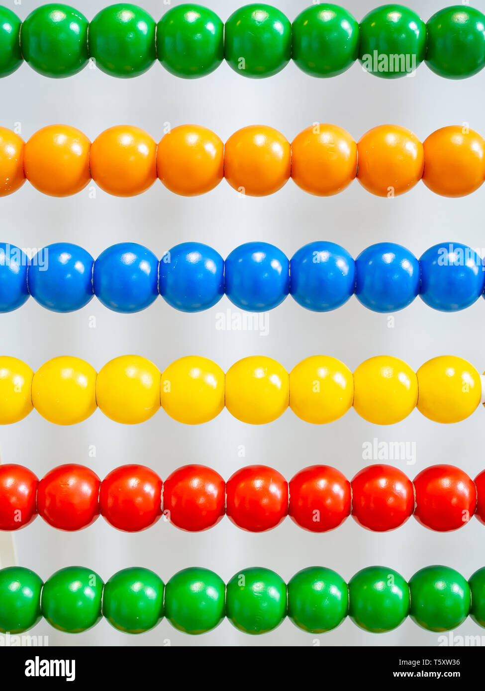 20esimo secolo abacus con palline colorate sullo sfondo Foto Stock
