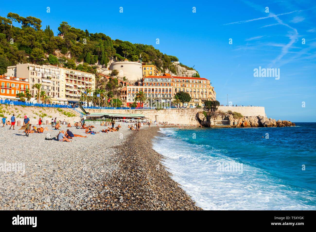 Nizza, Francia - 25 settembre 2018: Plage Blue Beach è una spiaggia  principale nella bella città, Cote d Azur regione in Francia Foto stock -  Alamy