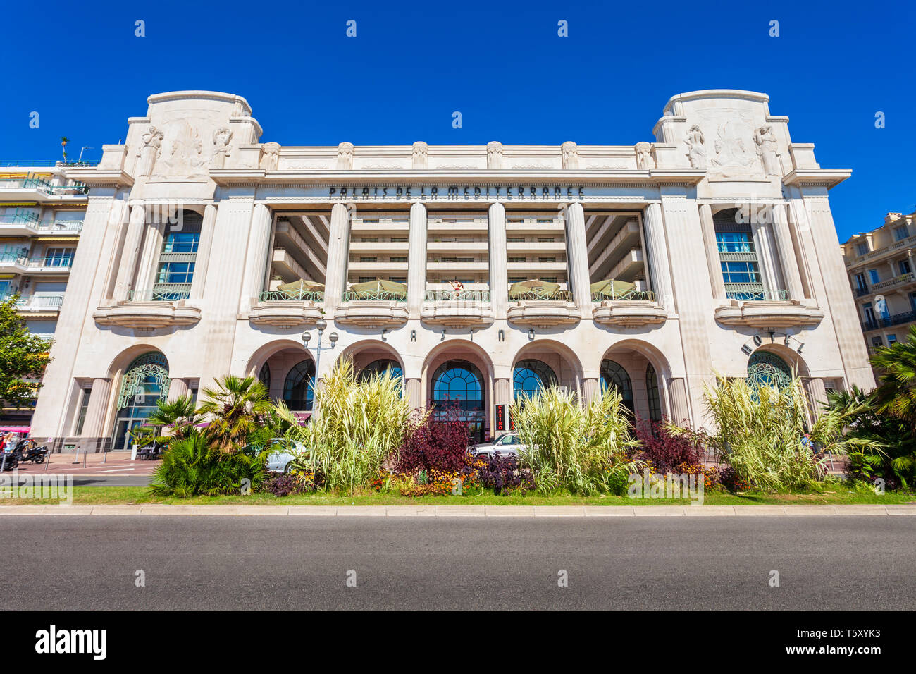 Nizza, Francia - 27 settembre 2018: Hyatt Regency Nice Palais de la Mediterranee è un casino hotel complesso sulla Promenade des Anglais di Nizza, Francia Foto Stock