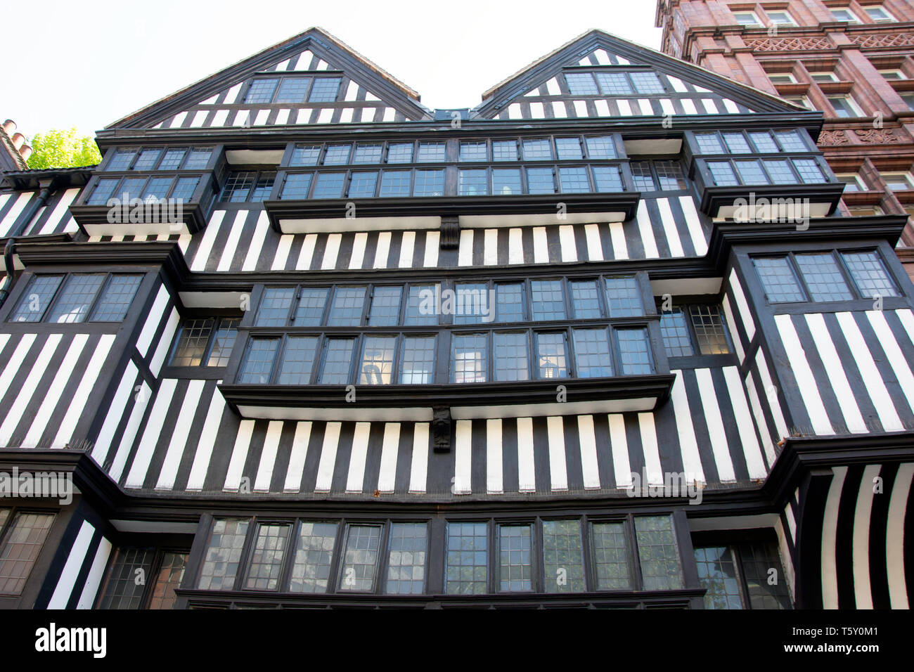 Fiocco di Tudor Inn Edificio, High Holborn, Holborn, London Borough of Camden, Greater London, England, Regno Unito Foto Stock