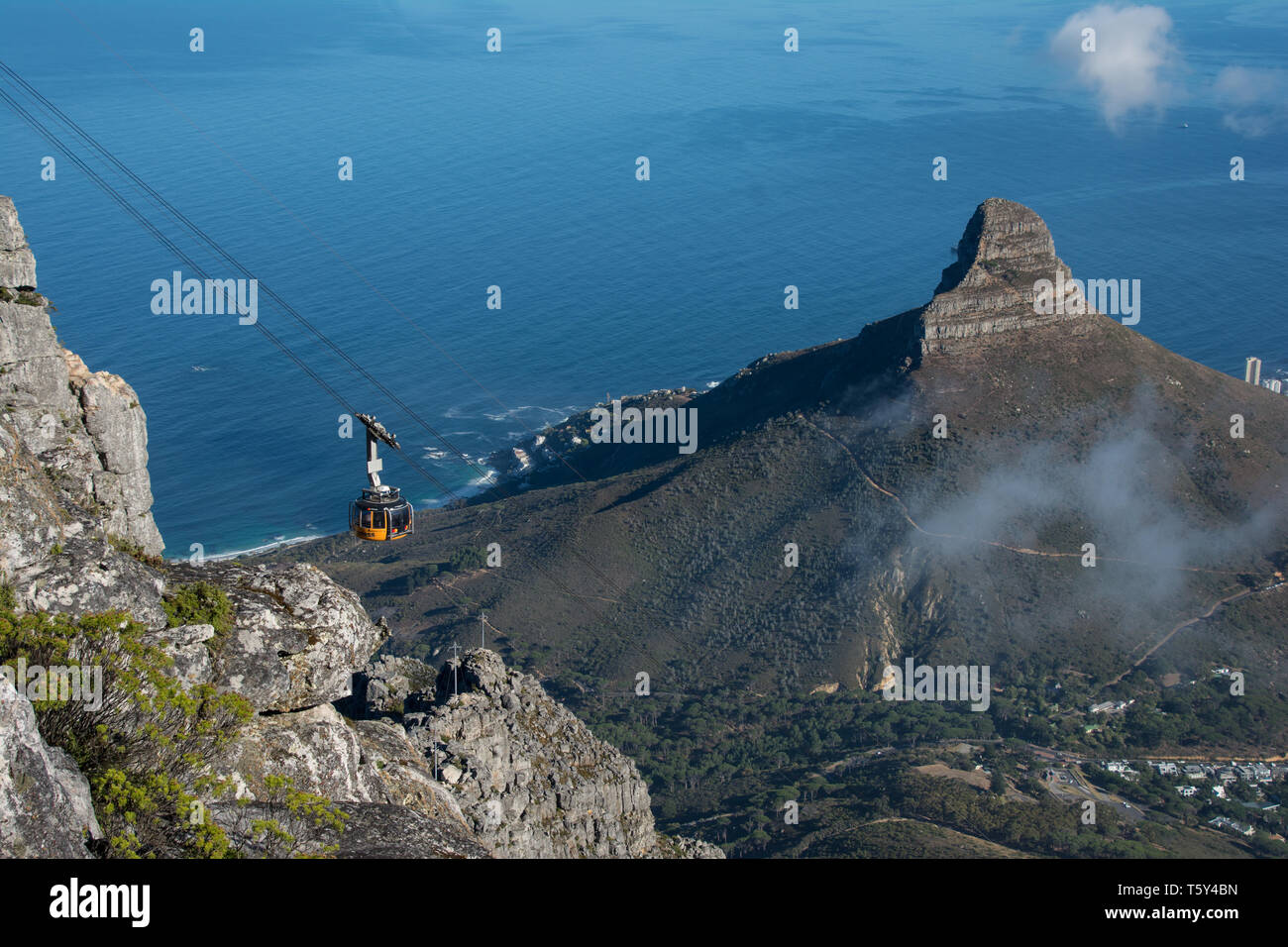 La cabinovia di Table Mountain e testa di leone, Cape Town, Sud Africa. Foto Stock