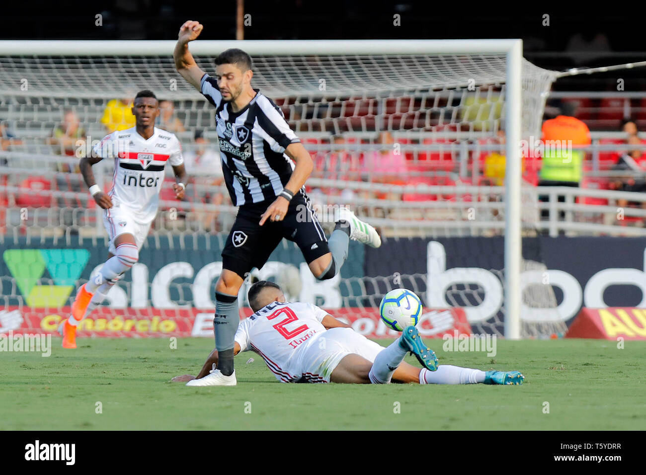 São Paulo. Il Brasile. Il 27 aprile 2019. SP - Sao Paulo - 27/04/2019 - un brasiliano 2019, Sao Paulo X Botafogo - player Pimpao fare Botafogo durante una partita contro il Sao Paulo a Morumbi Stadium per il campionato brasiliano a 2019. Foto: Daniel Vorley / AGIF Foto Stock