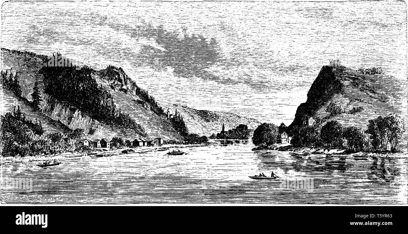 Lintz sul Dabube con un piccolo numero di edifici sulle rive del fiume, vintage disegno della linea di incisione o illustrazione. Illustrazione Vettoriale