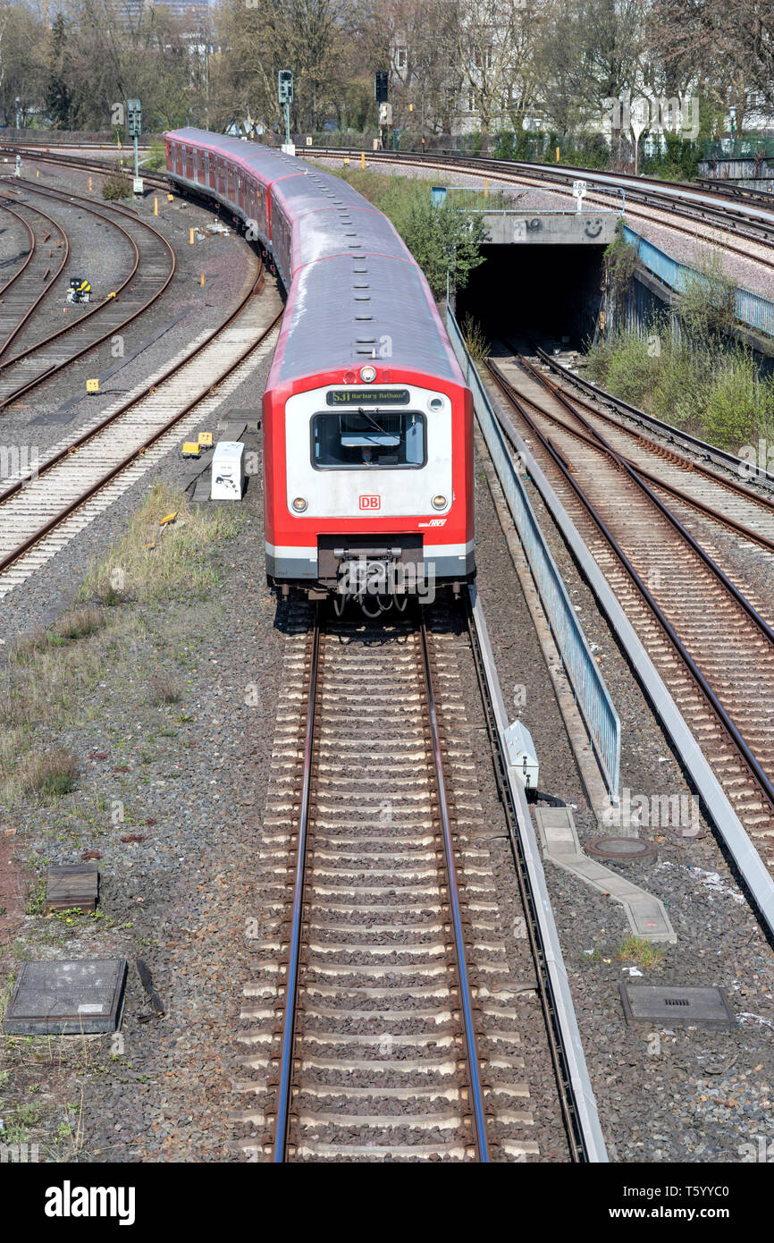 Classe 472 treno di Amburgo S-Bahn, rapid Mass Transit Railway network in Amburgo Regione Metropolitana. Foto Stock