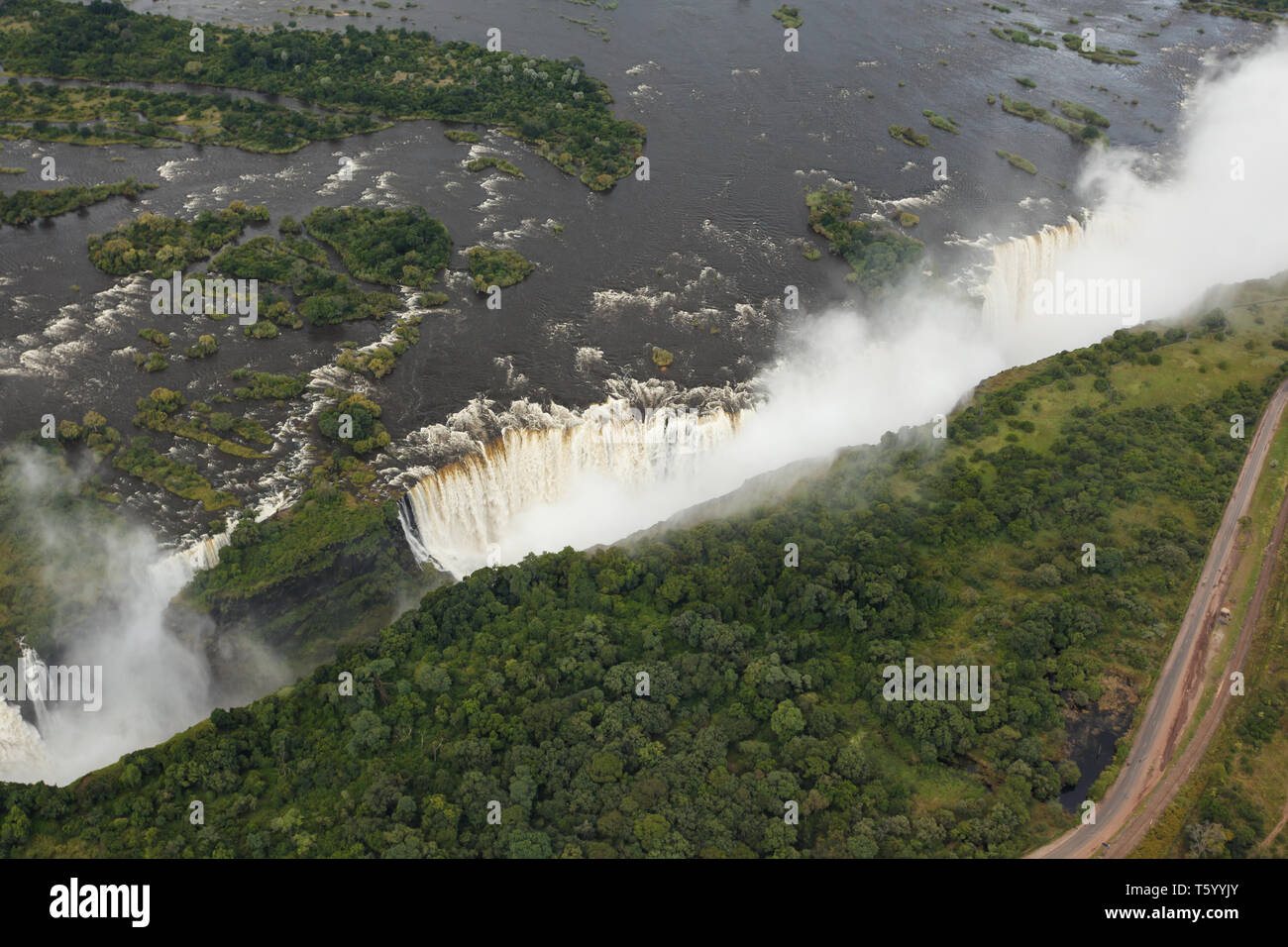 Vista aerea del largo bordo del fiume a Victoria Falls in Africa Foto Stock