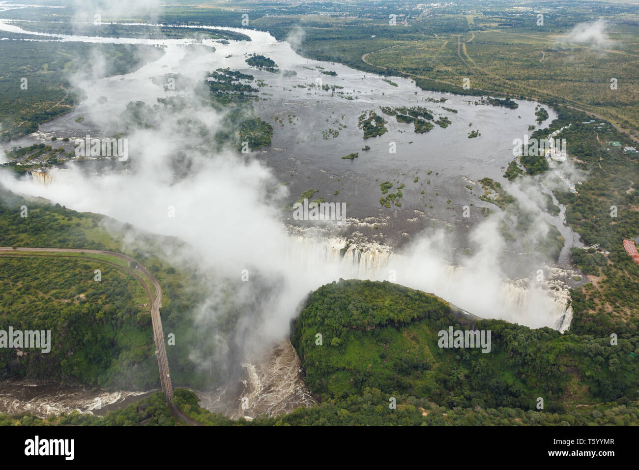 Vista aerea di Victoria Falls, nel bacino del fiume al di sopra e al di sotto di Foto Stock