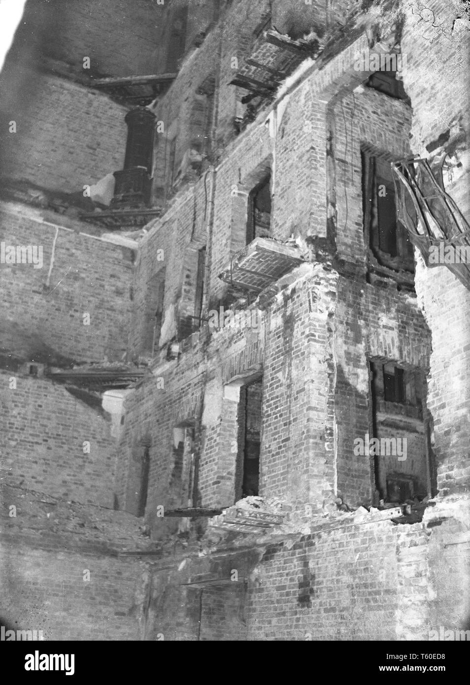 La guerra d'inverno. Un conflitto militare tra Unione sovietica e Finlandia. Si è cominciato con un invasione sovietica nel novembre 1939 quando infantery sovietica attraversato il confine sul Karelian istmo. Qui la città finlandese di Viborg e una casa bombardata. Dicembre 1939. Foto Kristoffersson ref 91-11 Foto Stock La guerra d'inverno. Un conflitto militare tra Unione sovietica e Finlandia. Si è cominciato con un invasione sovietica nel novembre 1939 quando infantery sovietica attraversato il confine sul Karelian istmo. Qui la città finlandese di Viborg e una casa bombardata. Dicembre 1939. Foto Kristoffersson ref 91-11 Foto Stock