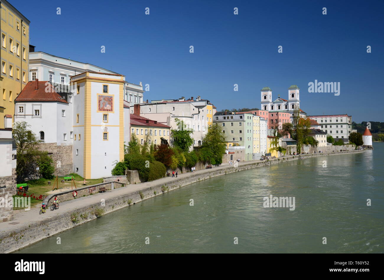 Banca del fiume Inn in Passau, Germania Foto Stock