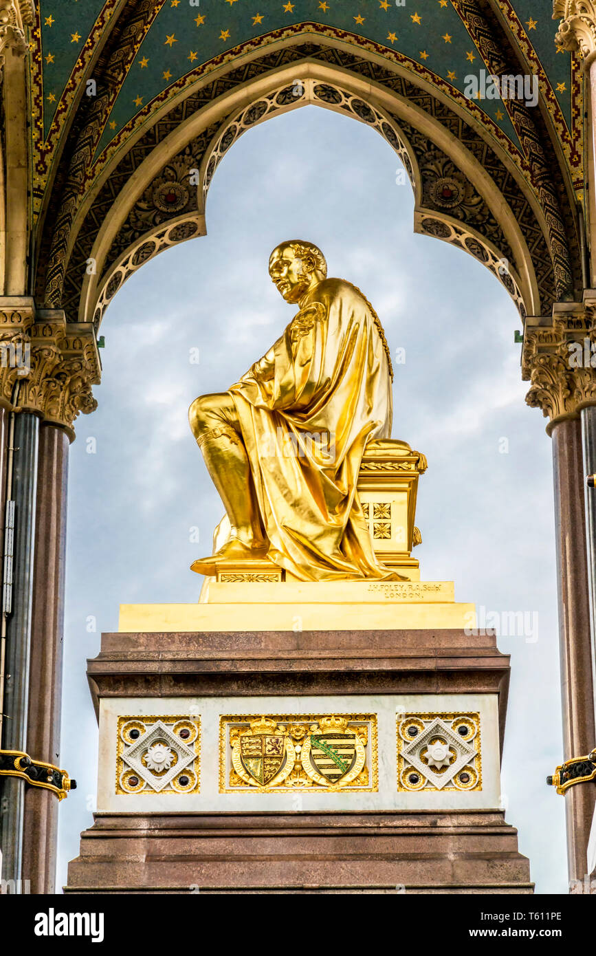 Albert Memorial, i giardini di Kensington , di fronte al Royal Albert Hall di Londra, Inghilterra) Foto Stock
