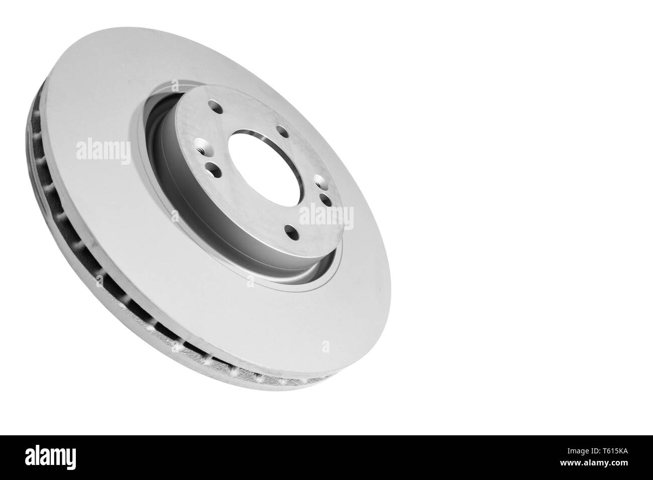 Disco freno isolato su sfondo bianco. Ricambi per auto. Il disco del freno rotore isolato su bianco. Auto parte. Dettagli auto. Parti di ricambio. In bianco e nero Foto Stock