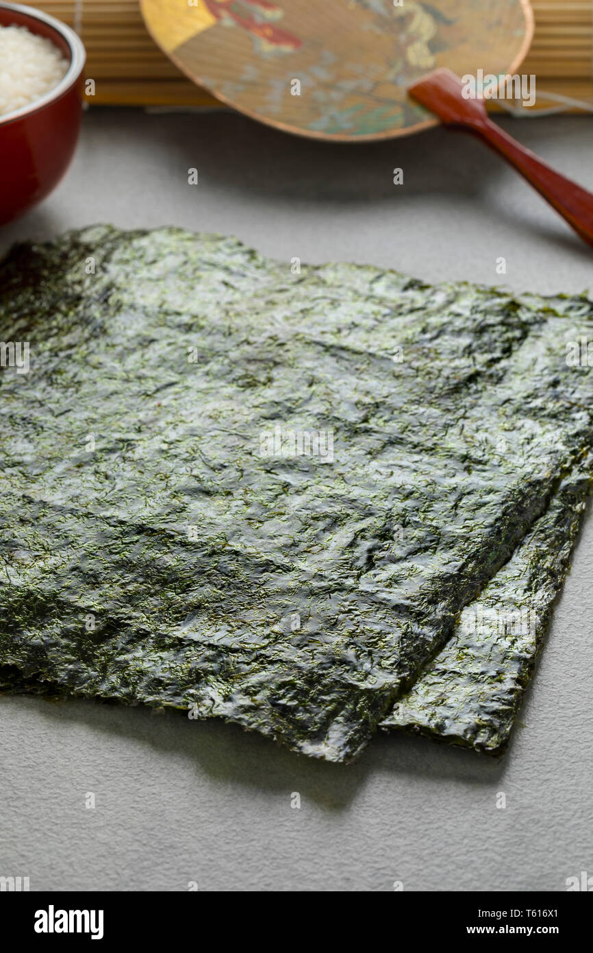 Fogli di verde essiccata nori per la cottura Foto Stock