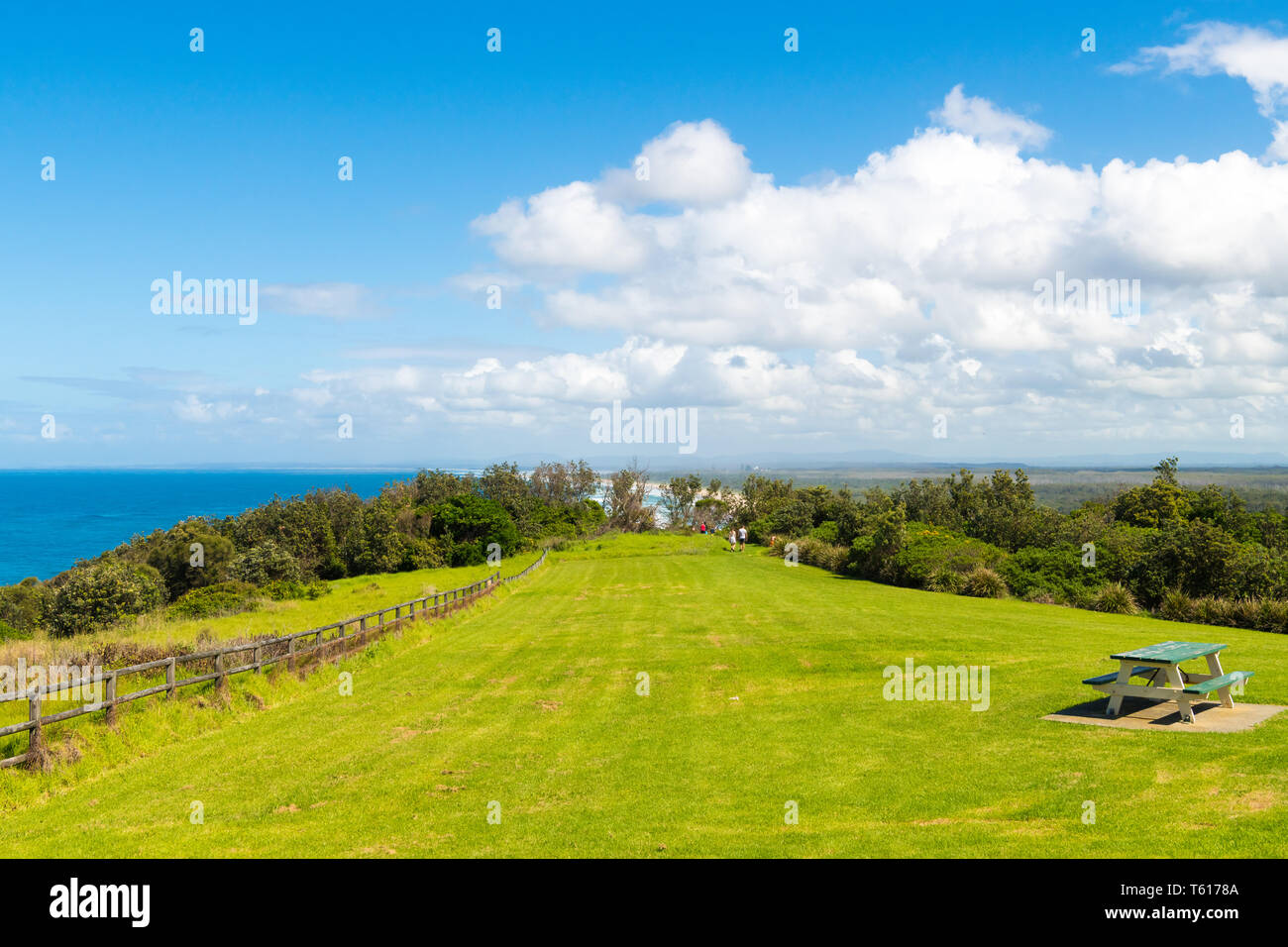 Affollata Capo Faro, NSW, Australia-April 21, 2019: persone che visitano affollata Capo Faro, un promontorio fra Forster e Port Macquarie, nel nuovo S Foto Stock