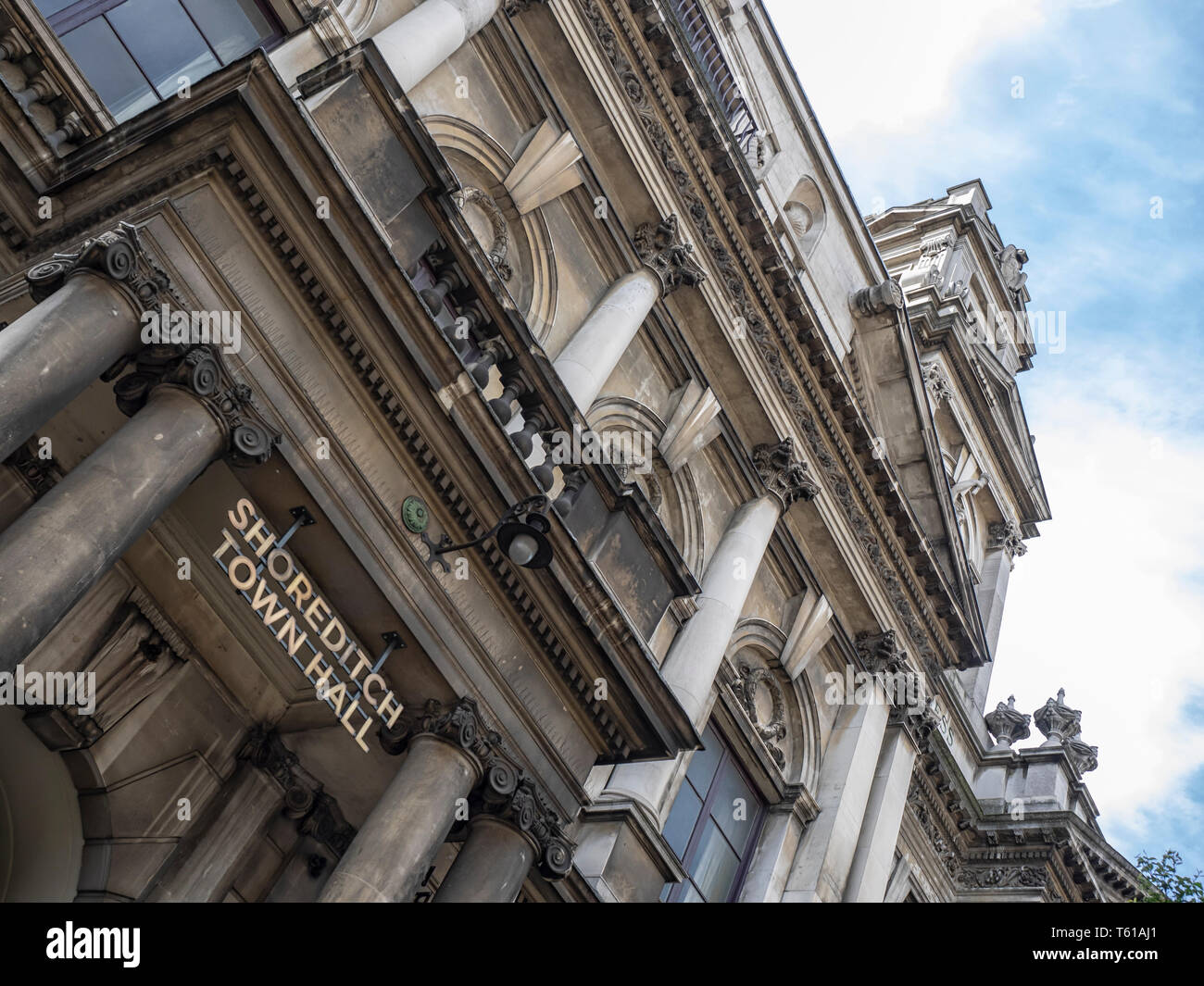 LONDRA, Regno Unito - 23 GIUGNO 2018: Shoreditch Town Hall, ora un'area dedicata alle arti, agli eventi e alla comunità Foto Stock