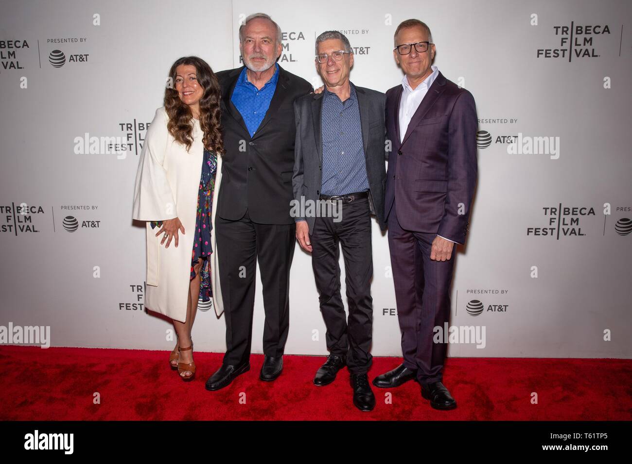 New York, NY - Aprile 26, 2019: (L-R) Michele Farinola, James Keach, Jeffrey Friedman e Rob Epstein frequentare la premiere "Linda Ronstadt: Il suono del Foto Stock