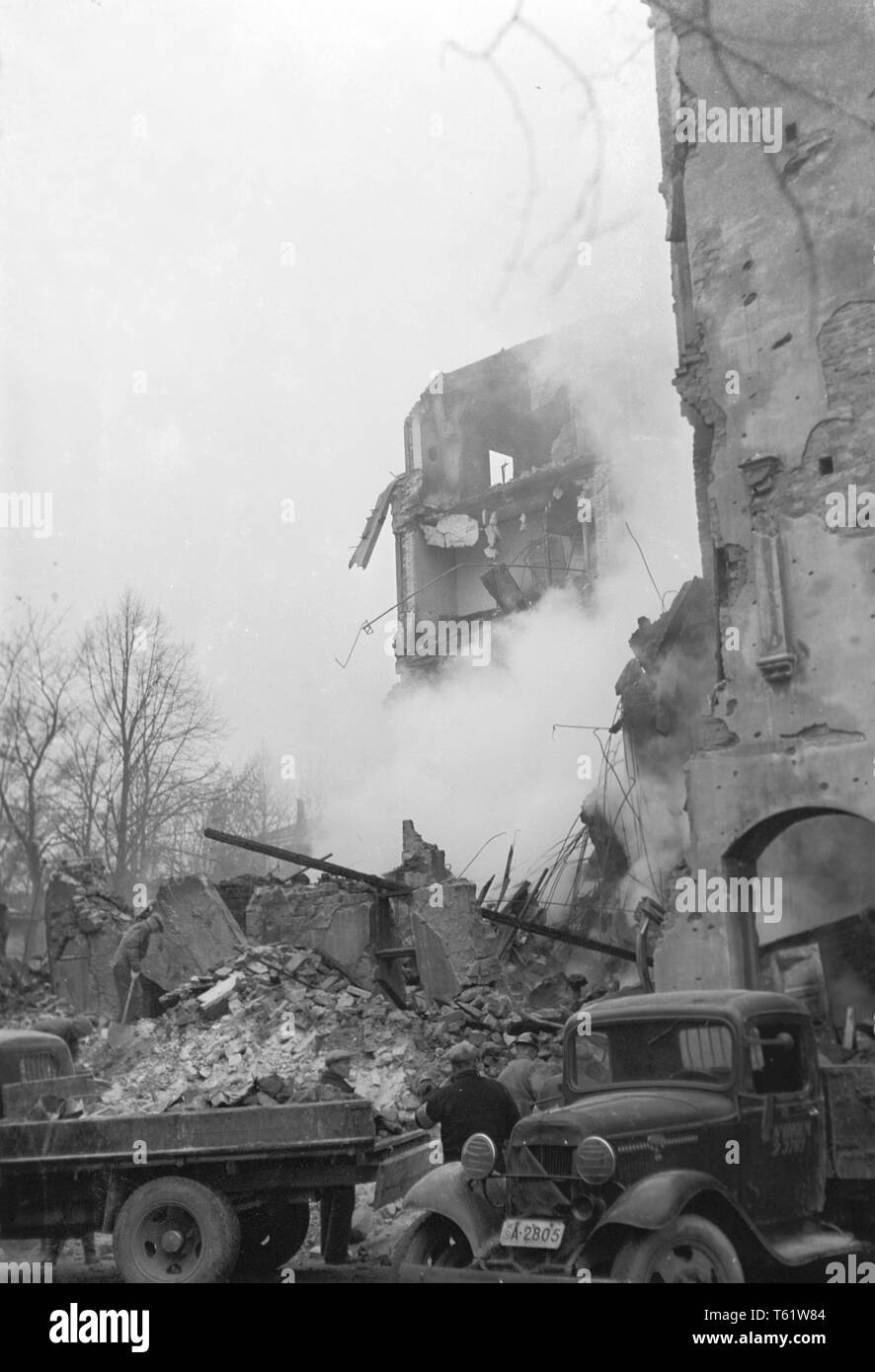 La guerra d'inverno. Un conflitto militare tra Unione sovietica e Finlandia. Si è cominciato con un invasione sovietica nel novembre 1939 quando infantery sovietica attraversato il confine sul Karelian istmo. Da qui il Campidoglio finlandese edifici di Helsinki è stata colpita da aerei sovietici bombardamenti. Più di 100000 bombe hanno colpito Helsinki durante la guerra. Dicembre 1939. Foto Kristoffersson ref 91-13 Foto Stock
