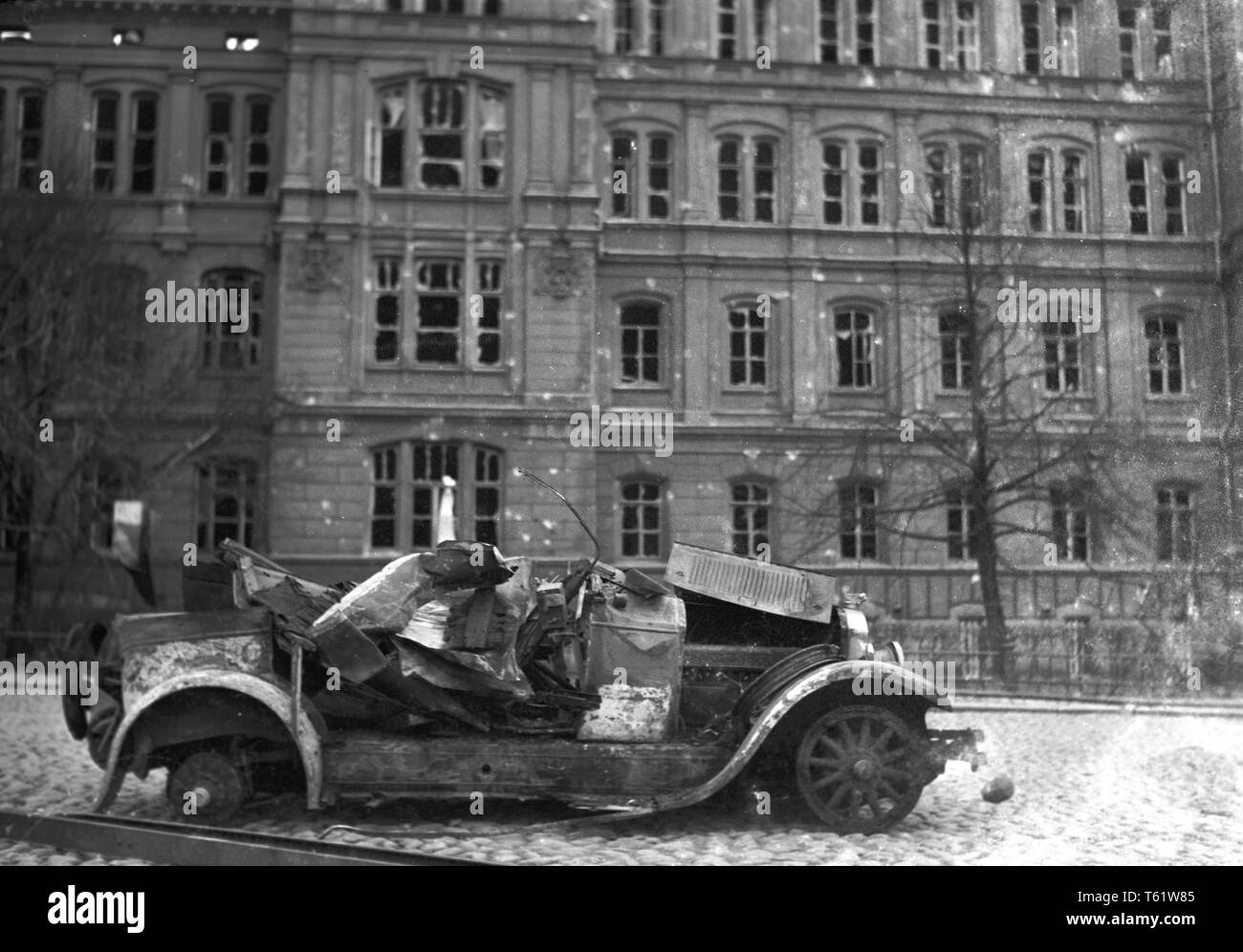 La guerra d'inverno. Un conflitto militare tra Unione sovietica e Finlandia. Si è cominciato con un invasione sovietica nel novembre 1939 quando infantery sovietica attraversato il confine sul Karelian istmo. Da qui il Campidoglio finlandese Helsinki un auto è stata colpita da aerei sovietici bombardamenti. Più di 100000 bombe hanno colpito Helsinki durante la guerra. Dicembre 1939. Foto Kristoffersson ref 92-6 Foto Stock