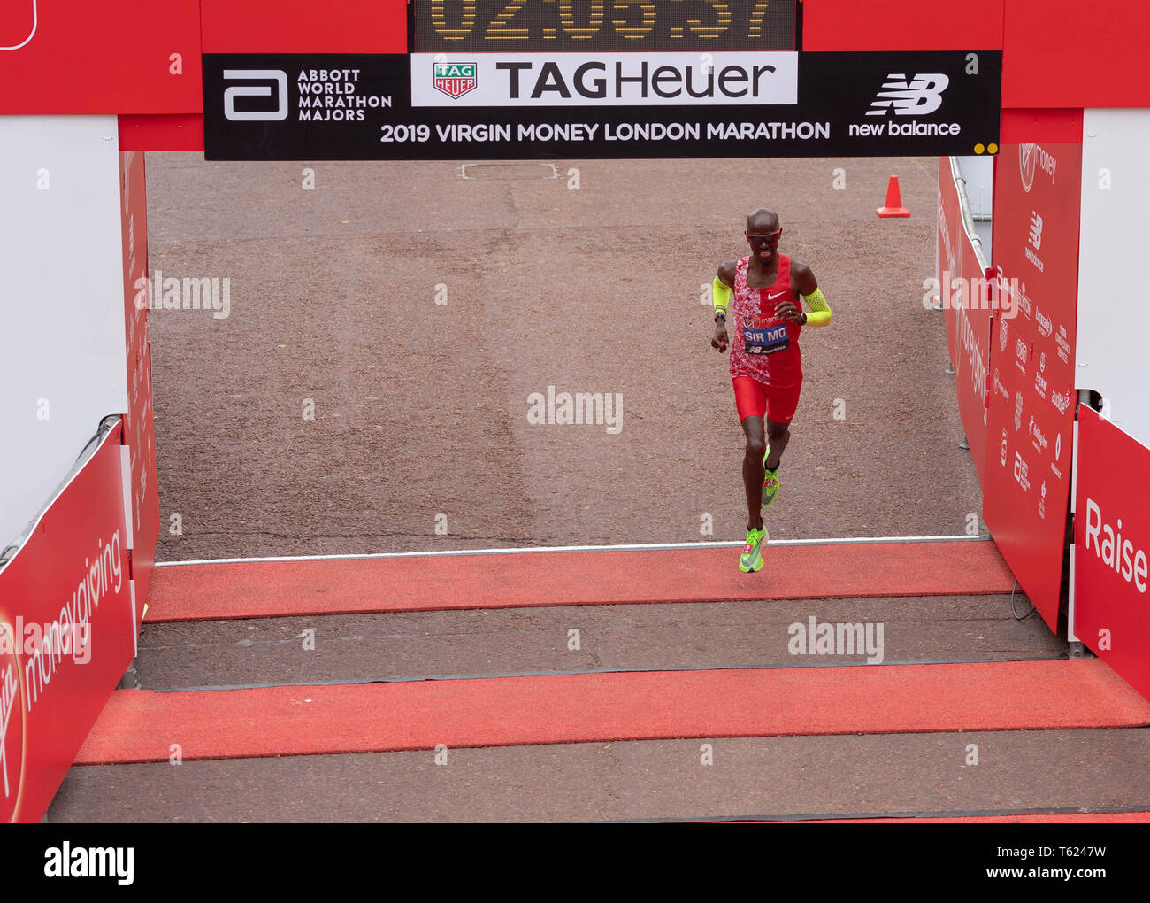 Londra, Regno Unito. Il 28 aprile 2019. Soldi VIRGIN LONDON MARATHON 2019 Sir Mo Farah entra nel quinto alla maratona di Londra Credit Ian Davidson/Alamy Live News Foto Stock