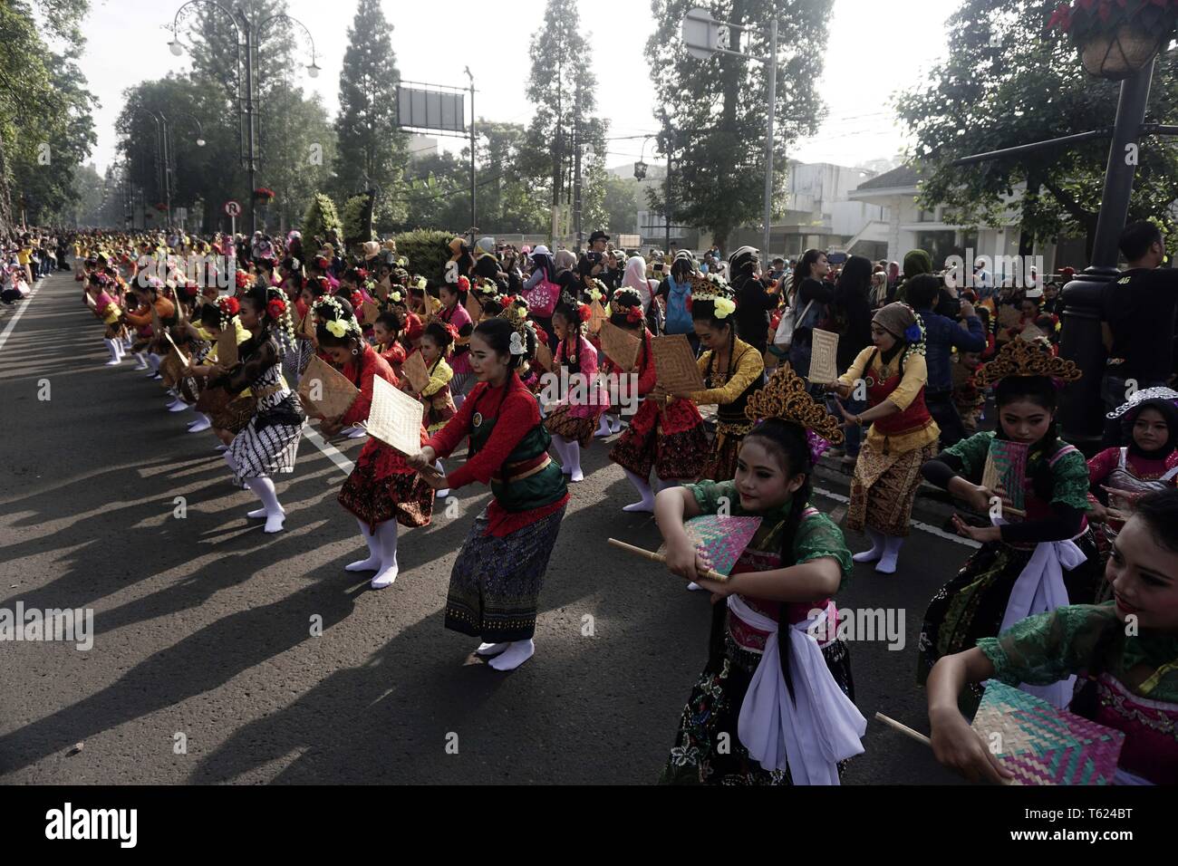 Bandung, West Java, Indonesia. 28 apr, 2019. BANDUNG, Indonesia - 28 aprile : Indonesia studenti danza di strada durante la giornata mondiale della danza in Bandung, West Java Provincia, Indonesia. Credito: Sijori Immagini/ZUMA filo/Alamy Live News Foto Stock