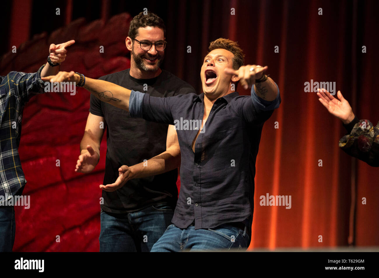 Bonn, Germania. 26 apr, 2019. Tom Ellis e Kevin Alejandro al MagicCon 3 al Maritim Hotel. Bonn, 26.04.2019 | Utilizzo di credito in tutto il mondo: dpa/Alamy Live News Foto Stock