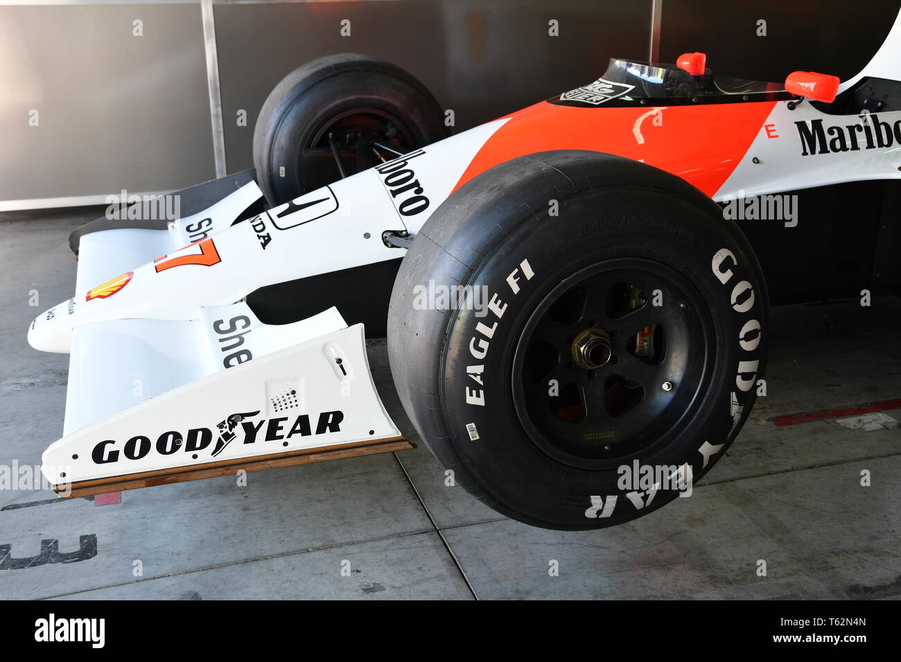 Imola, 27 Aprile 2019: Storico 1990 F1 McLaren MP4-5B ex Ayrton Senna - Gerhard Berger nella casella durante la Minardi Giornata Storica 2019 sul circuito di Imola Foto Stock