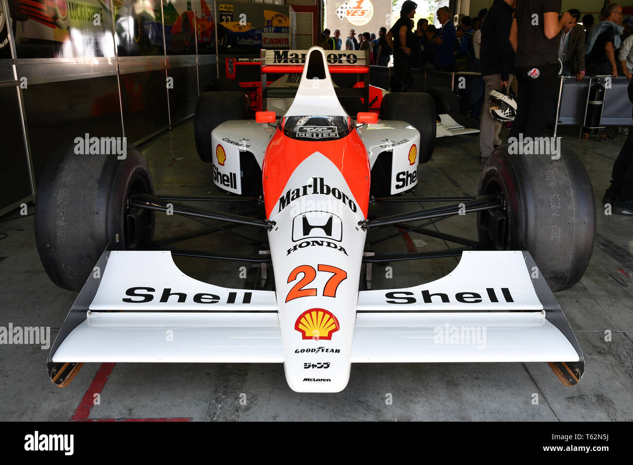 Imola, 27 Aprile 2019: Storico 1990 F1 McLaren MP4-5B ex Ayrton Senna - Gerhard Berger nella casella durante la Minardi Giornata Storica 2019 sul circuito di Imola Foto Stock