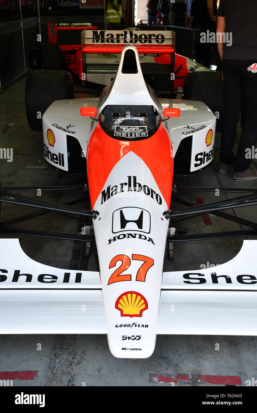 Imola, 27 Aprile 2019: Storico 1990 F1 McLaren MP4-5B ex Ayrton Senna - Gerhard Berger nella casella durante la Minardi Giornata Storica 2019 sul circuito di Imola Foto Stock