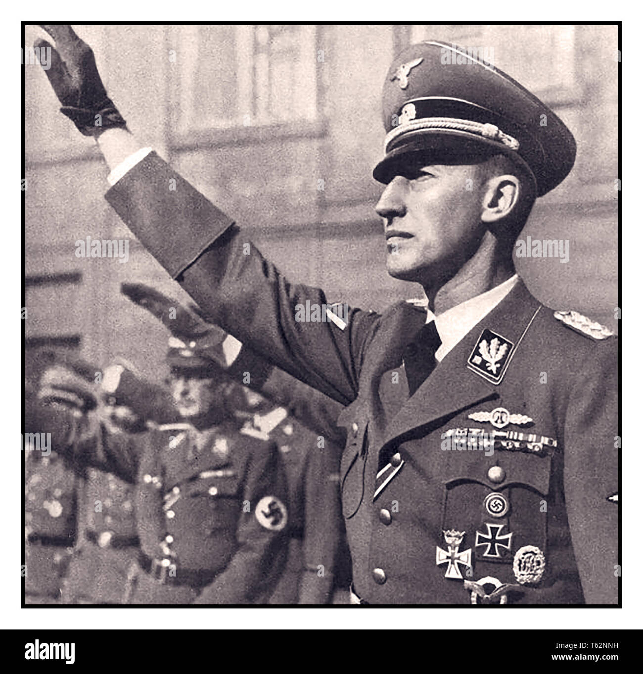 WW2 Reinhard Heydrich 1940 Schutzstaffel (SS)-Obergruppenführer e General der Polizei Reinhard Heydrich, capo del Reichssicherheitshauptamt , (Reich principale ufficio di sicurezza, RSHA), la combinazione di servizi di sicurezza della Germania nazista e deliberando Reichsprotektor del Protettorato di Boemia e Moravia Heydrich fu uno dei più potenti uomini nella Germania nazista e una figura importante nella crescita di Adolf Hitler; egli era dato complessivo carica della "soluzione finale (Shoah) per la questione ebraica in Europa è stata giustamente abbandonato da molti e fu assassinato da estremamente coraggioso esilio ceca soldati. Foto Stock