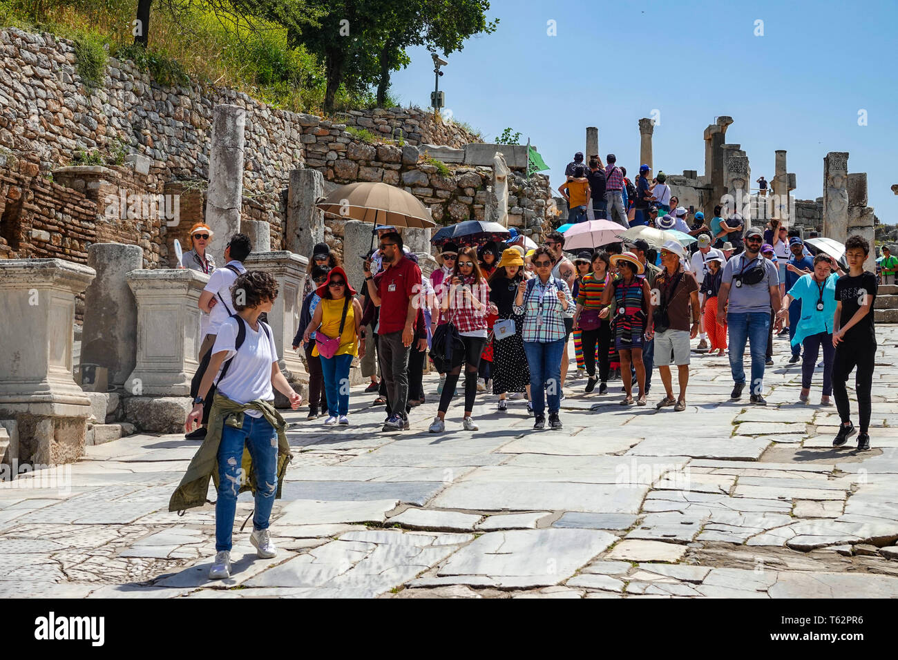 Curette Street e viste del popolare sito turistico di Efeso, nonché patrimonio dell'UNESCO, Selçuk, Turchia, Foto Stock