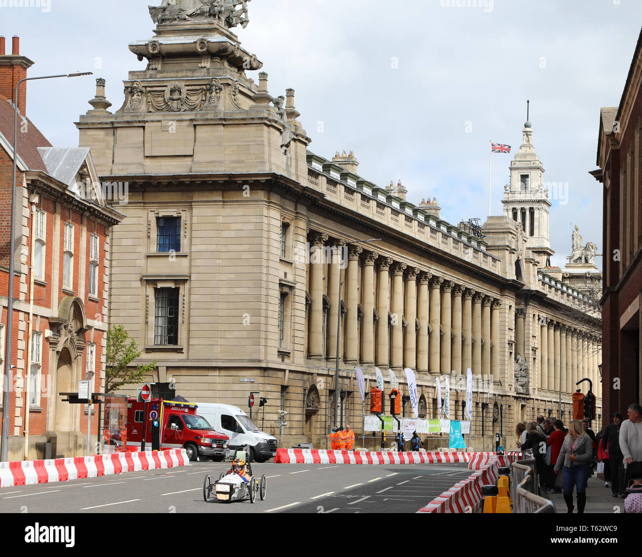 Greenpower Electric Car Racing venite a Kingston upon Hull strade per la prima mai street electric car gara in Gran Bretagna il 28 aprile 2019 Foto Stock