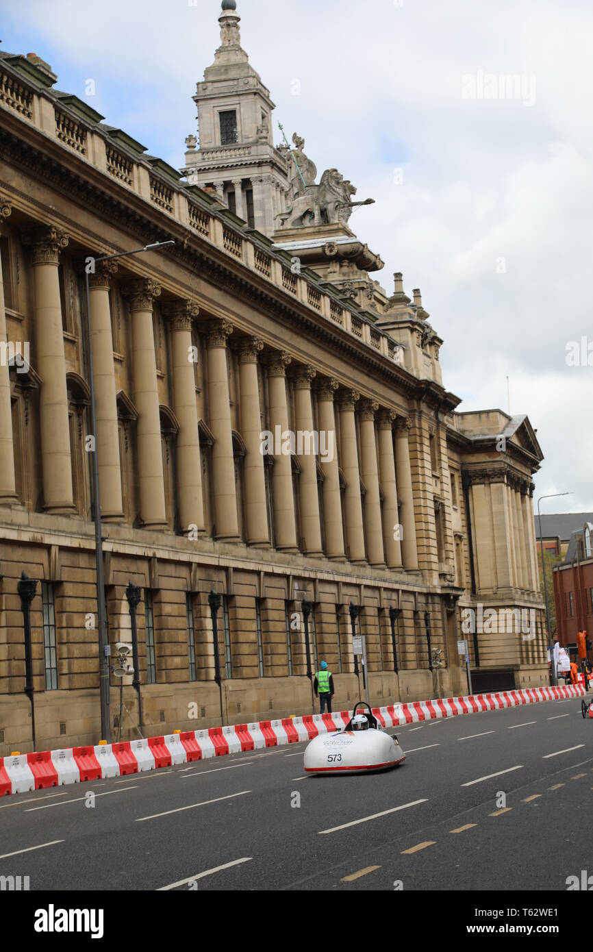 Greenpower Electric Car Racing venite a Kingston upon Hull strade per la prima mai street electric car gara in Gran Bretagna il 28 aprile 2019 Foto Stock