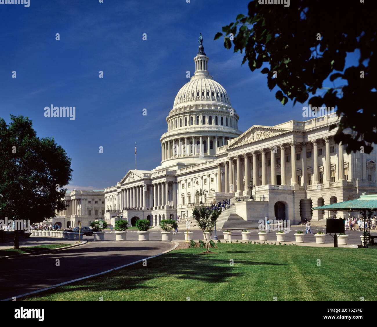 Anni ottanta il Senato ala destra e Campidoglio di Washington DC USA - kr69076 KRU001 HARS VIAGGIO Senato USA la politica giusta CAPITAL REAL ESTATE DOME STRUTTURE LEGISLATORE EDIFICIO WASHINGTON DC Capitol Hill Resort Congressi città capitale distretto federale di vecchio stile Foto Stock