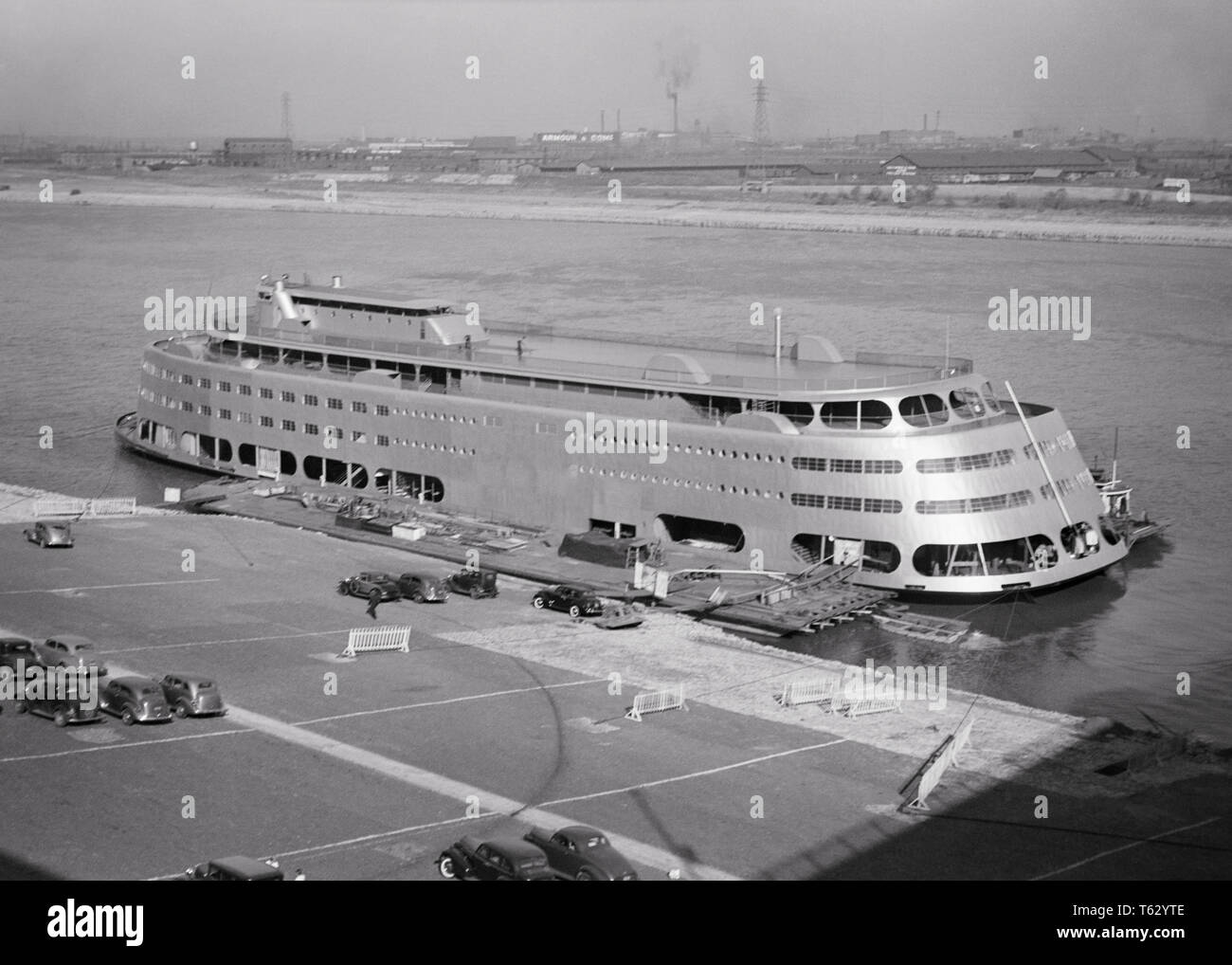 1940s 1940 SS ADMIRAL SEMPLIFICATA DEL FIUME MISSISSIPPI STEAMBOAT escursione che fu demolito nel 2011 ST. LOUIS nel Missouri USA - Q40213 CPC001 HARS in vecchio stile ST. LOUIS STEAMBOAT Foto Stock