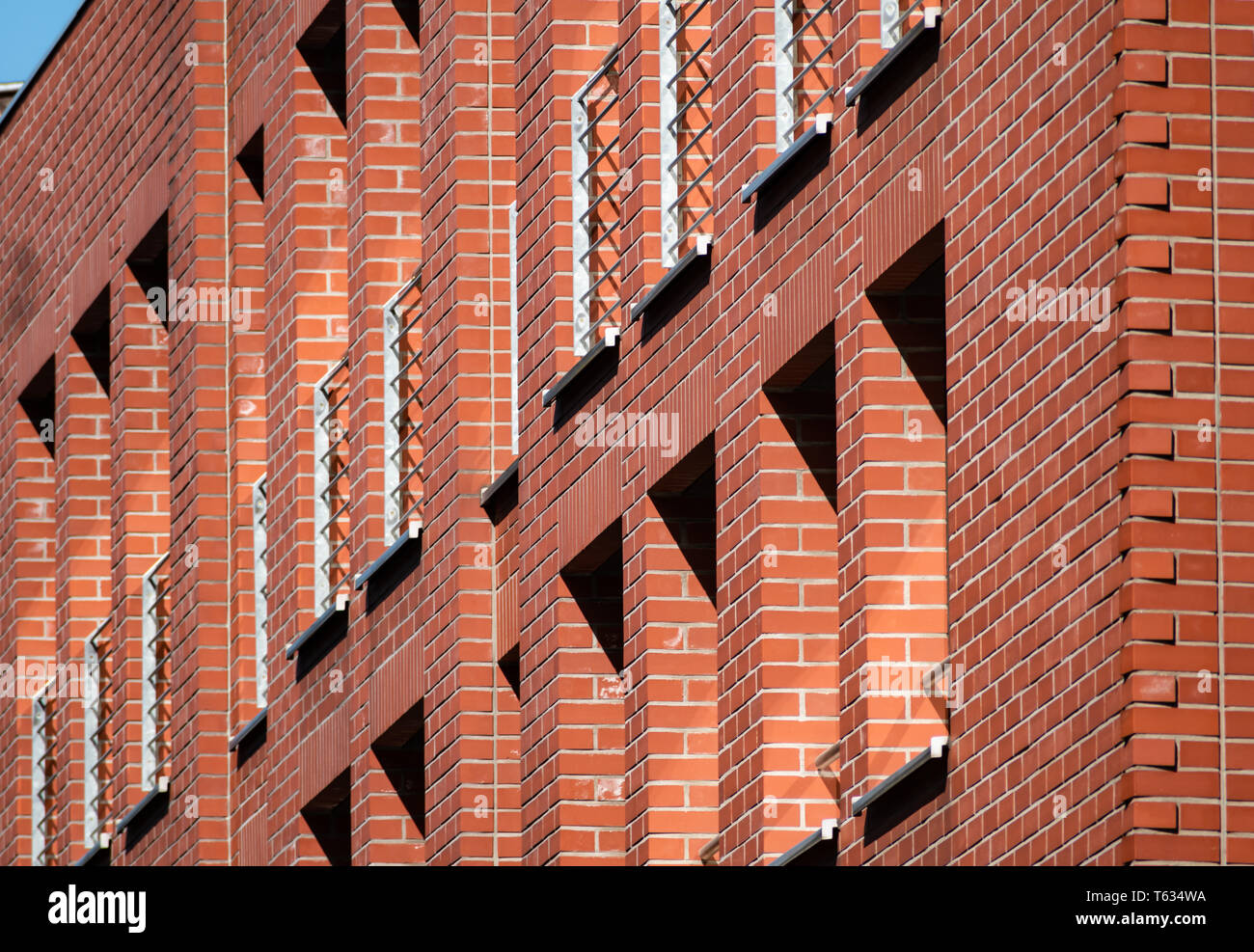 Textured muro di mattoni. Esplorare architexture tedesco. Rosso edificio di argilla Foto Stock