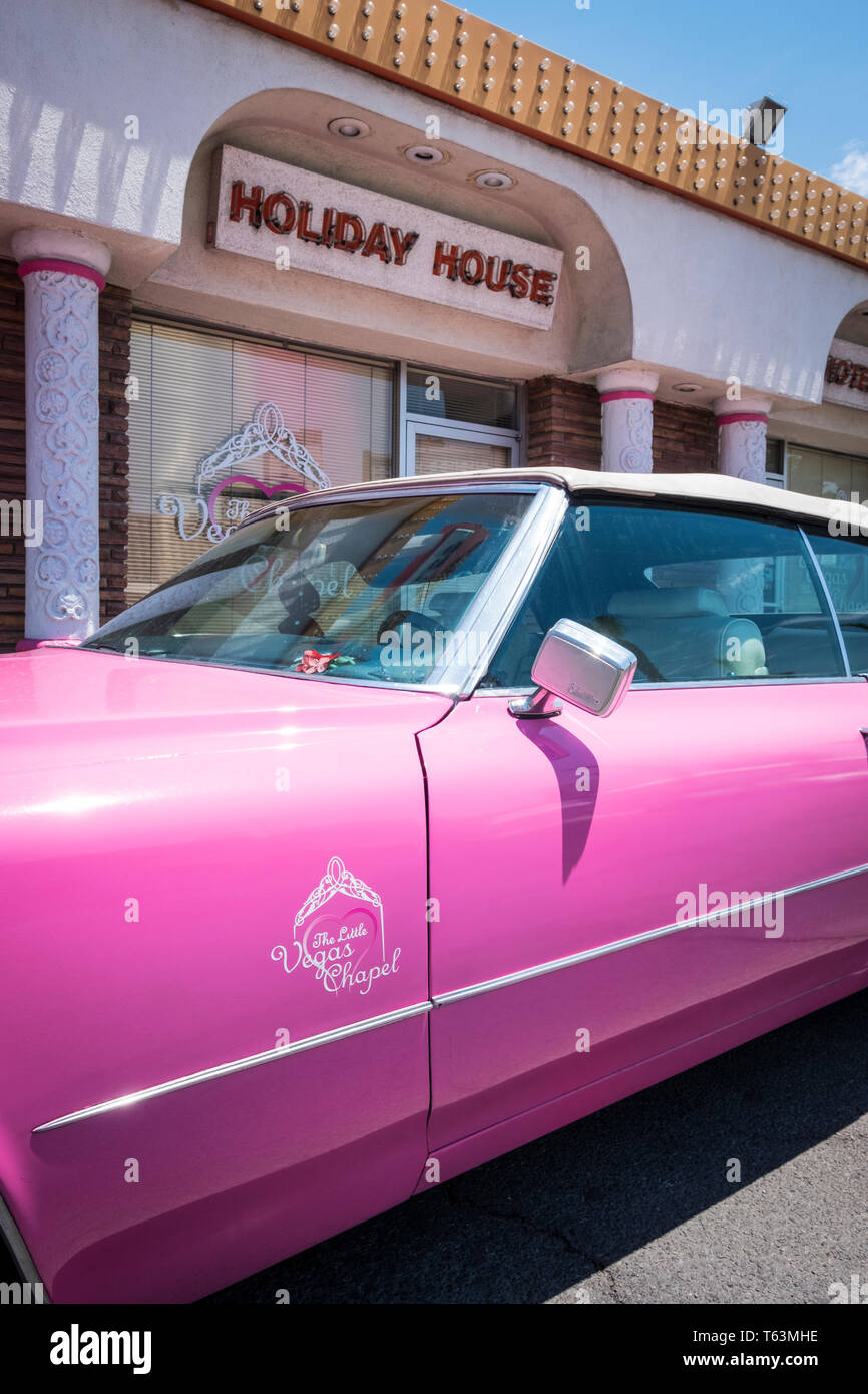La piccola Cappella di Las Vegas Pink Cadillac presso Holiday House motel a Las Vegas, Nevada, STATI UNITI D'AMERICA Foto Stock