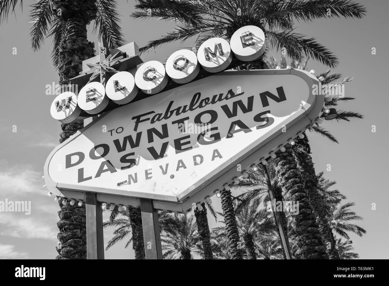 Iconico Benvenuto nella favolosa Strip di Las Vegas insegna al neon di Las Vegas, Nevada, Stati Uniti d'America in bianco e nero Foto Stock