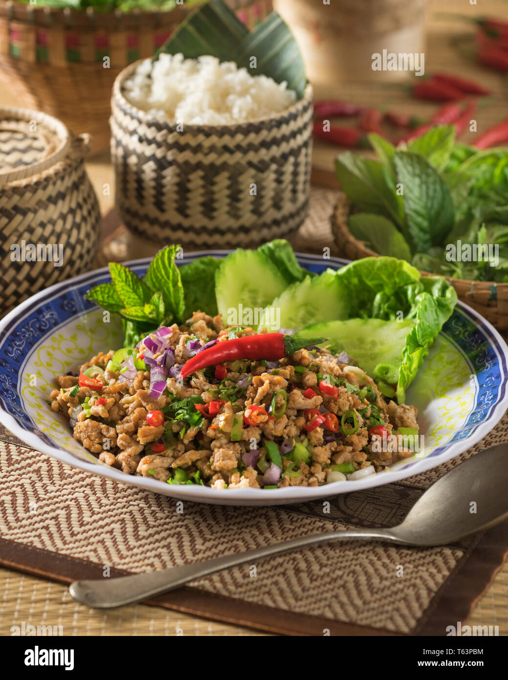 Larb. Di carne macinata di maiale e insalata di erbe alimentari Laos Foto Stock