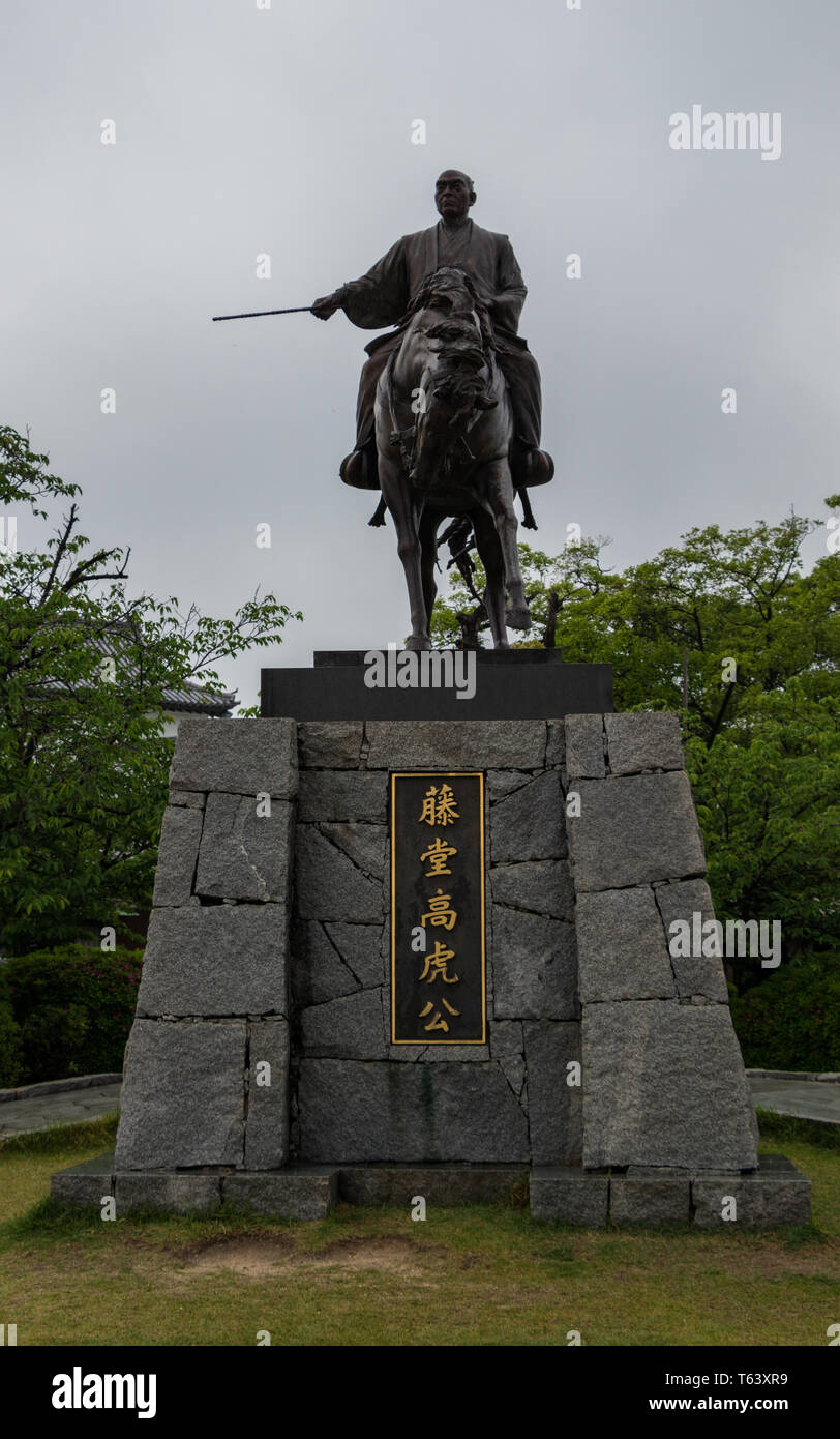 Un monumento di Imperatore Todo Takatora in Fukiage Park, vicino a Castello d'acqua Imabari. Imabari, Prefettura di Ehime, Giappone. Foto Stock