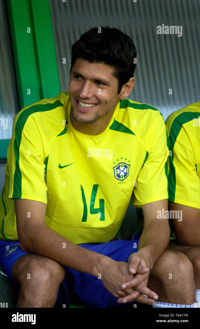 Stade Geoffroy-Guichard, Saint-Etienne Francia, 23.06.2003, calcio: FIFA Confederations Cup, Brasil (giallo) vs Turchia (rosso) 2:2 ---Fabio Luciano (BRA) Foto Stock