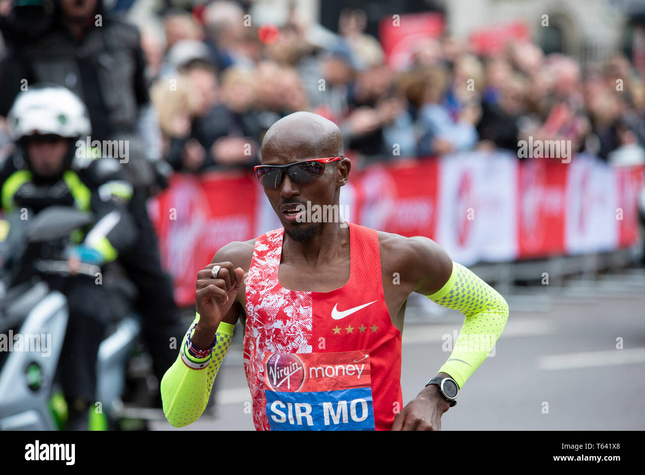 Vergine denaro maratona di Londra,menâ€™s Elite Gara, Mo Farah. Foto Stock