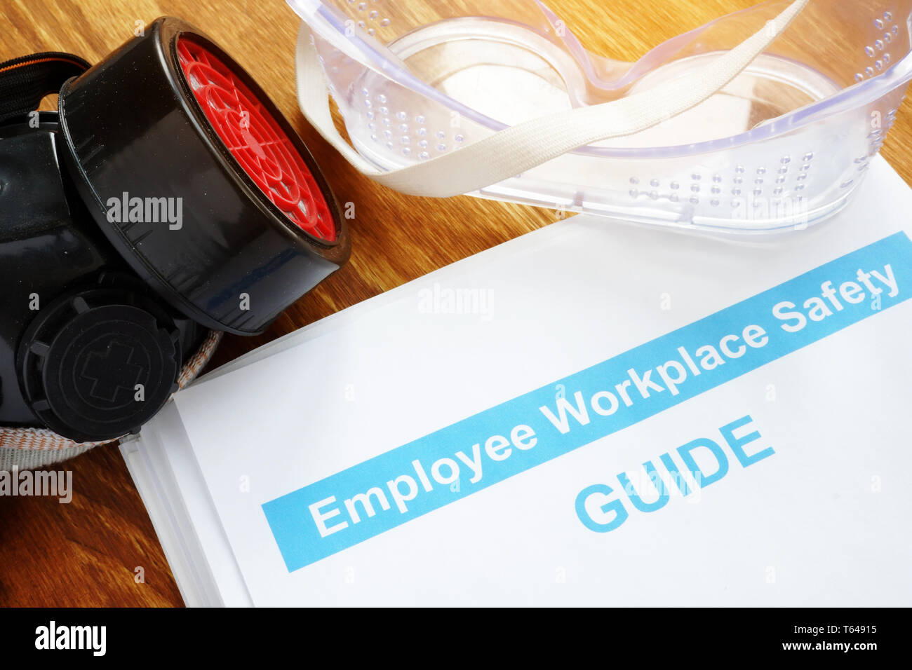 Dipendente della sicurezza sul posto di lavoro di guida e bicchieri. Foto Stock