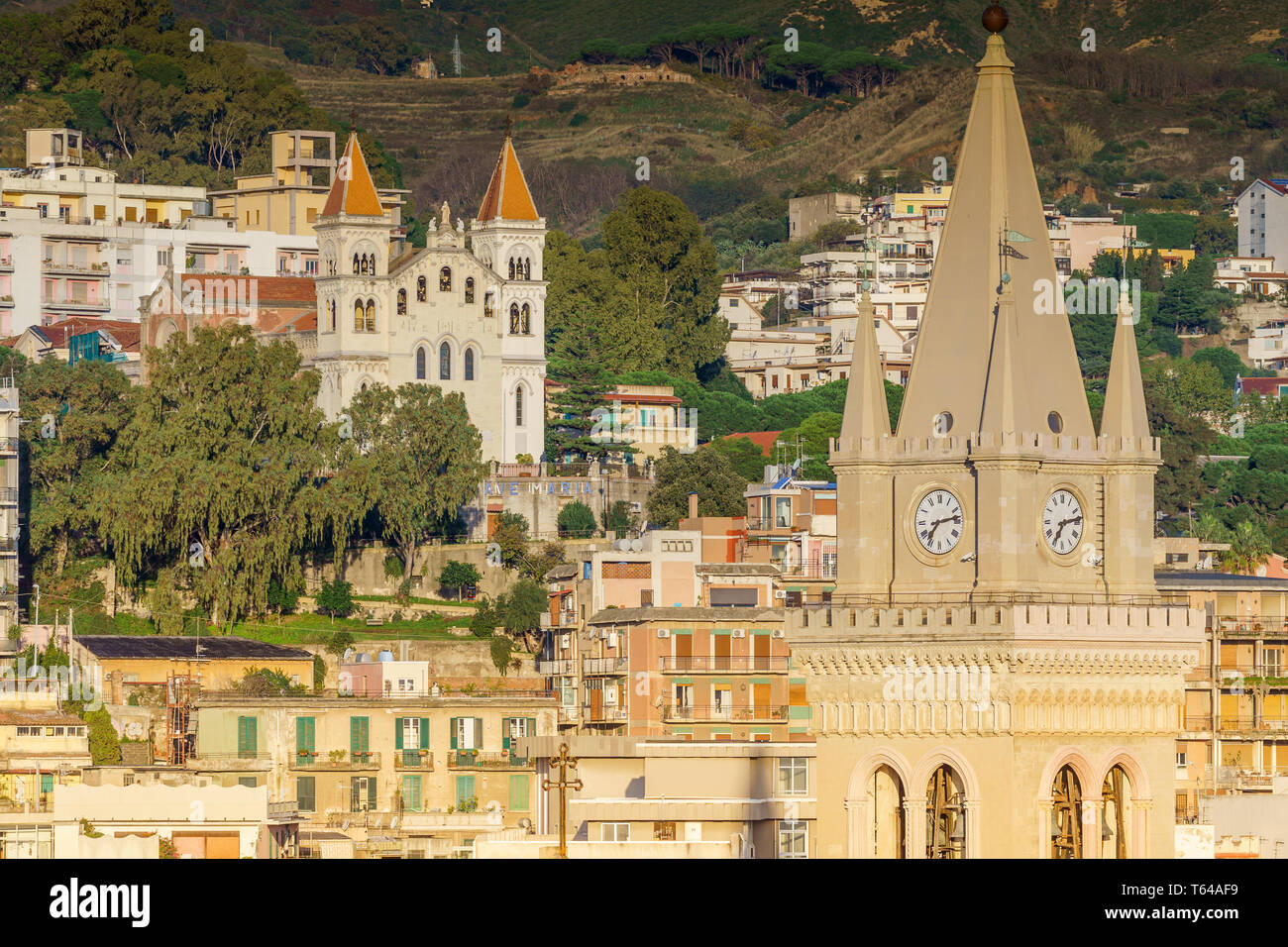 Vista panoramica del Messina.Duomo di Messina o la Cattedrale di Messina. Sicilia. Italia Foto Stock