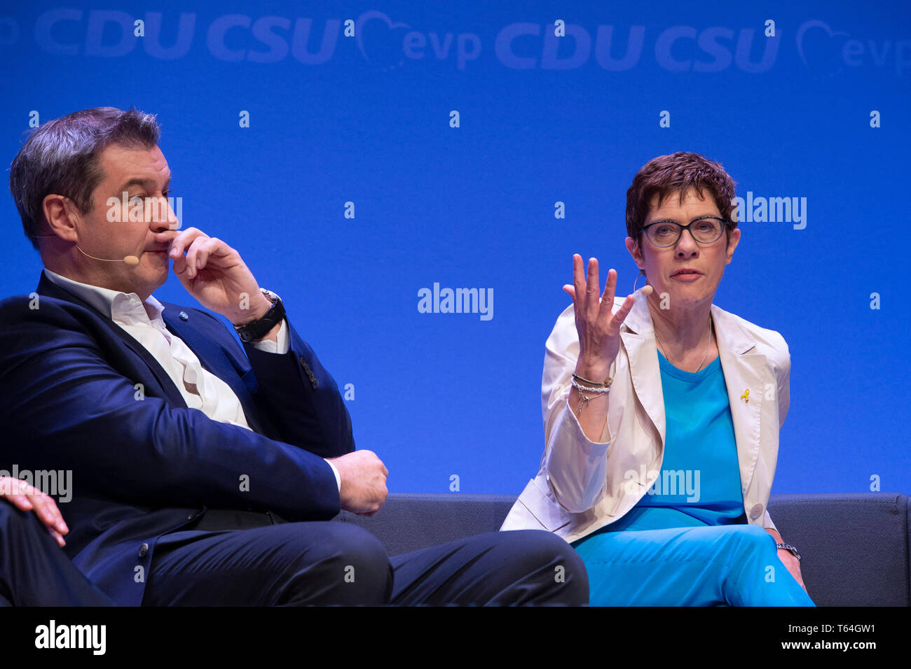 Markus SOEDER, Soder, Presidente CSU bavarese e membro Premier, Annegret KRAMP-KARRENBAUER, Presidente della CDU Germanie, preludio alla campagna elettorale europea dalla CDU e CSU, Halle Muensterland in Muenster su 27.04.2019, | Utilizzo di tutto il mondo Foto Stock