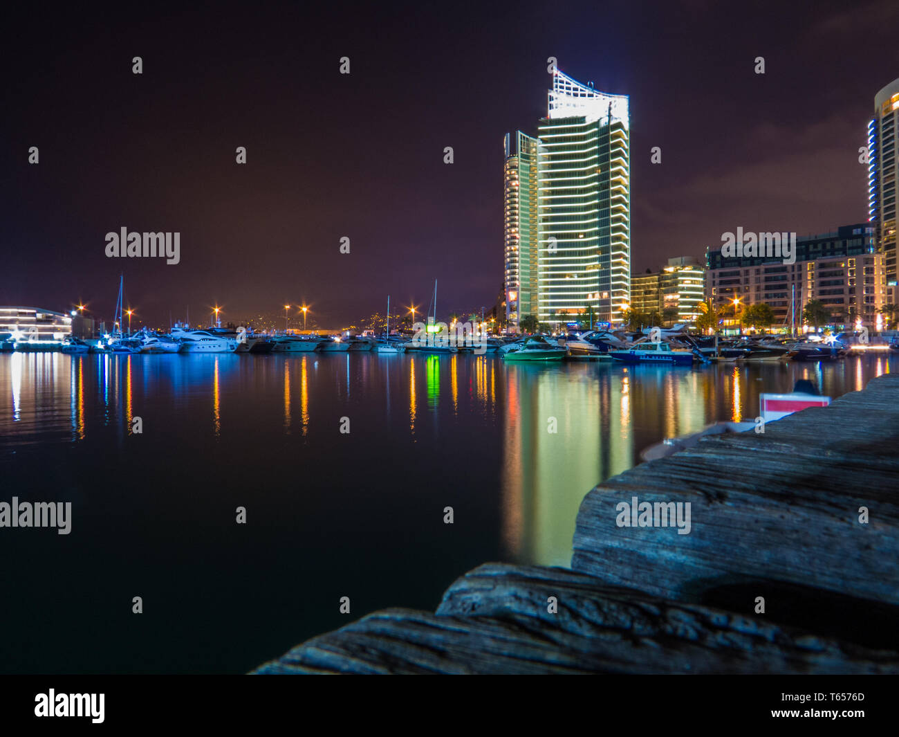 BEIRUT, Libano - 24 Maggio 2017: veduta del porto di Baia Zaitunay di notte. Foto Stock
