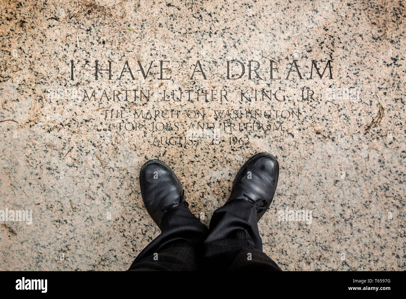 Le parole "ho un sogno" sono intagliati nella fase di granito dove Rev. Martin Luther King Jr. una volta tenuto il famoso discorso presso il Lincoln Memorial a Washington. Dedicato nel 1922, l'American National Monument è una grande attrazione turistica e dal 1930 un centro simbolico focalizzata sulle relazioni razziali. Foto Stock