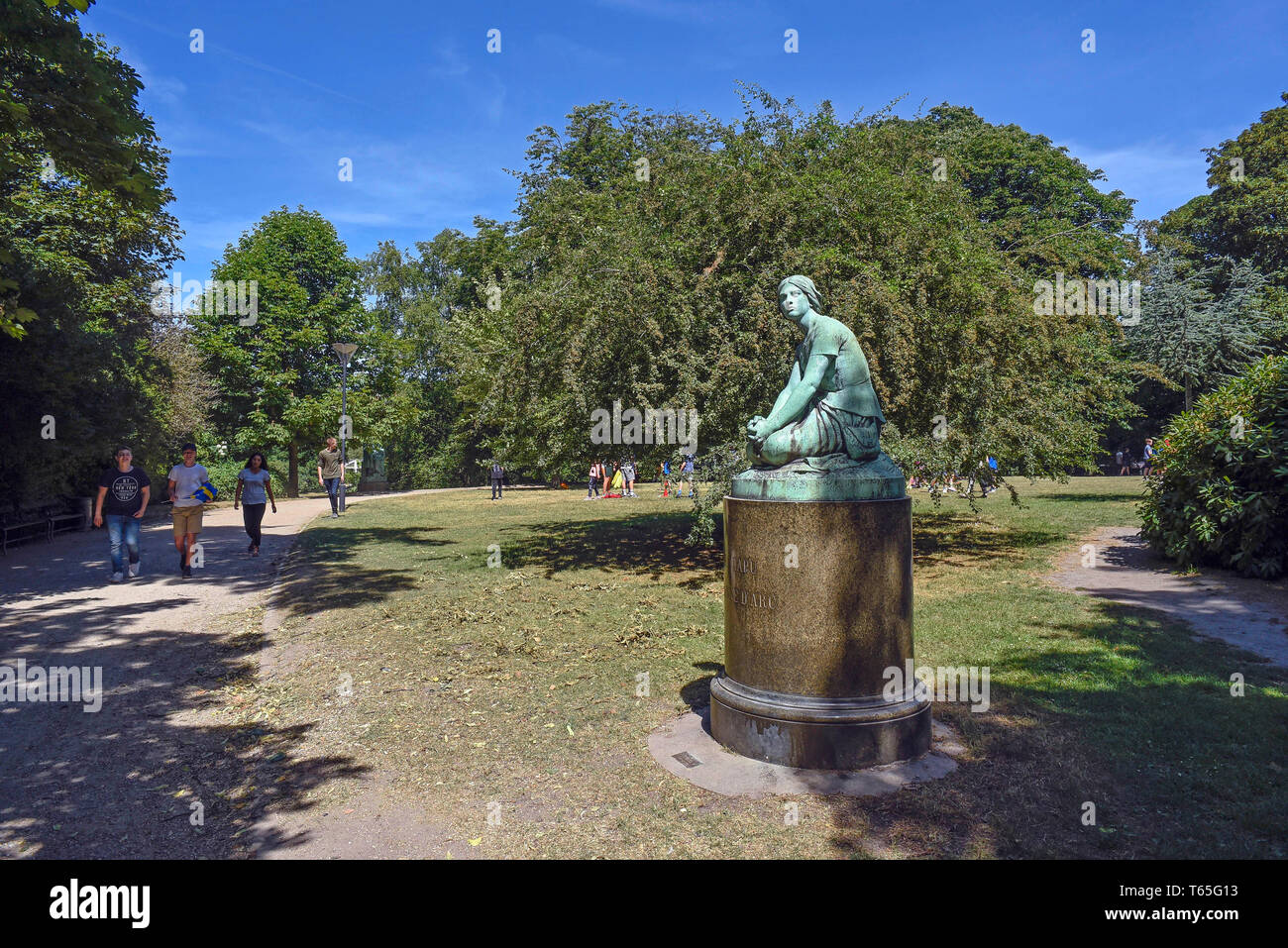 L'Orstedsparken è uno dei parchi costruito su antiche fortificazioni che proteggevano Copenhagen fino a 1850s. Tutti loro hanno laghi che sono rem Foto Stock