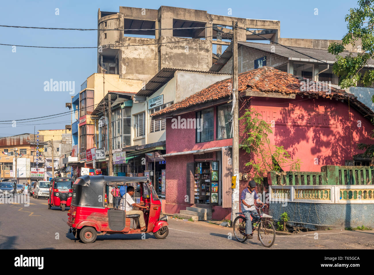 Negombo, meglio conosciuta per le sue lunghe spiagge sabbiose e industria della pesca è uno dei più importanti hub commerciale sulla costa occidentale dello Sri Lanka. Foto Stock