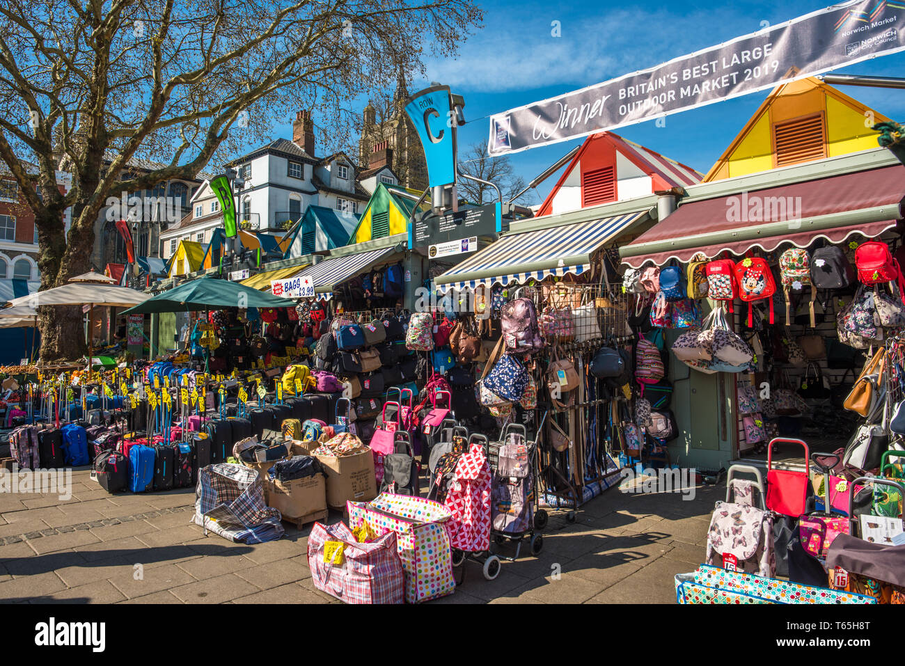 Colorate bancarelle del mercato di Norwich City Market. Norfolk, East Anglia, Inghilterra, Regno Unito. Foto Stock